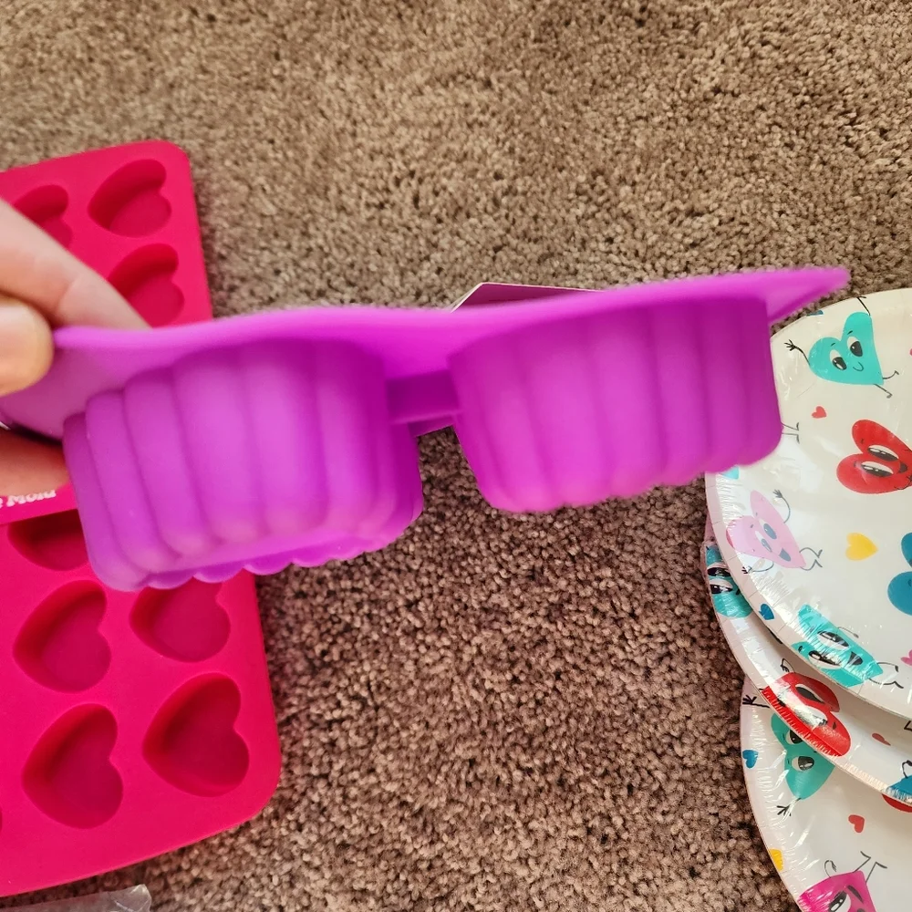 Valentine's Bakers Silicone Molds, Cookir Cutters And More